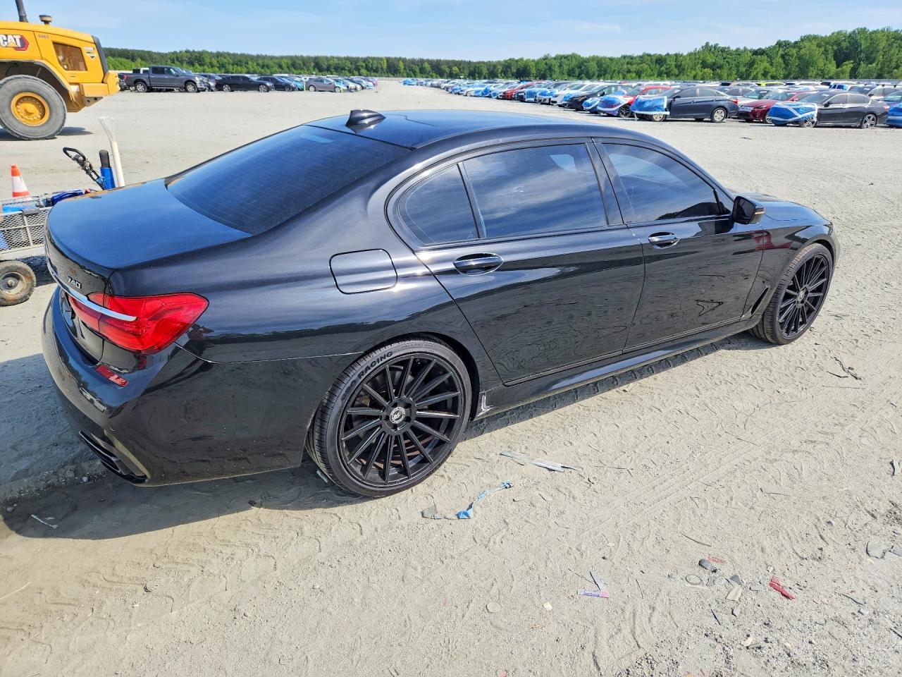 2017 BMW 740 I - Фото 3
