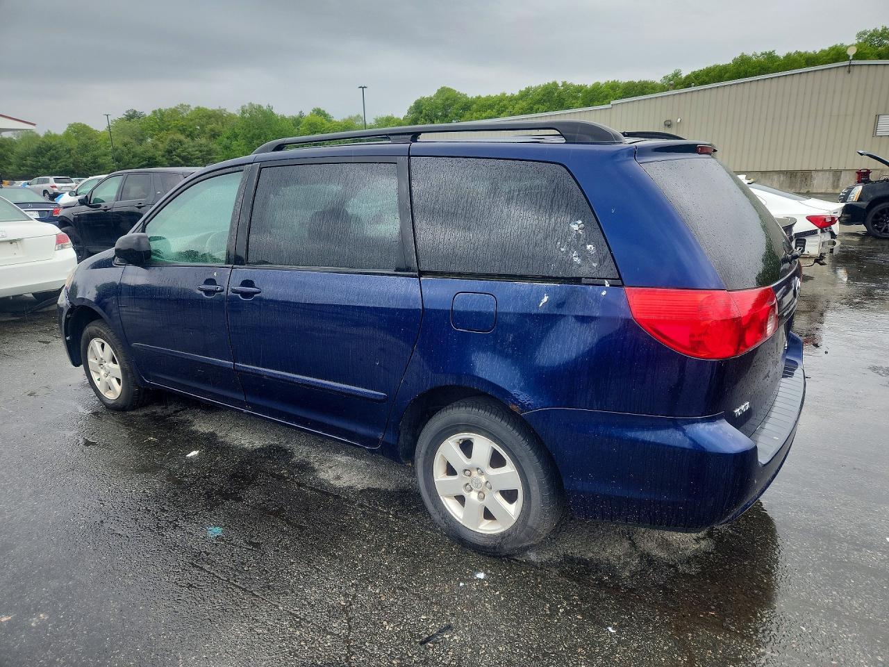 2007 Toyota Sienna Le 8-Passenger - Фото 2