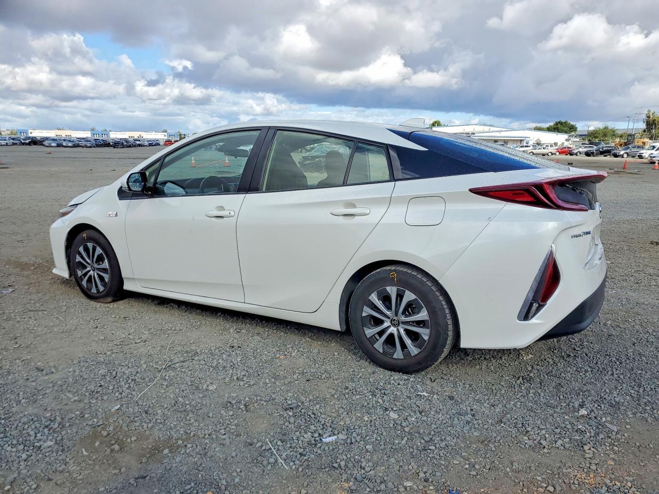 2020 Toyota Prius Prime Le - Фото 2
