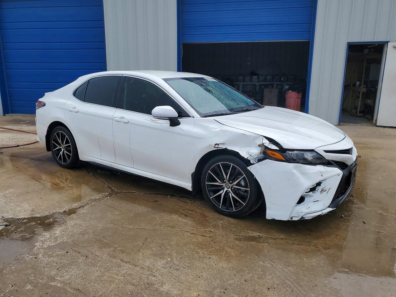 2023 Toyota Camry Se - Image 4