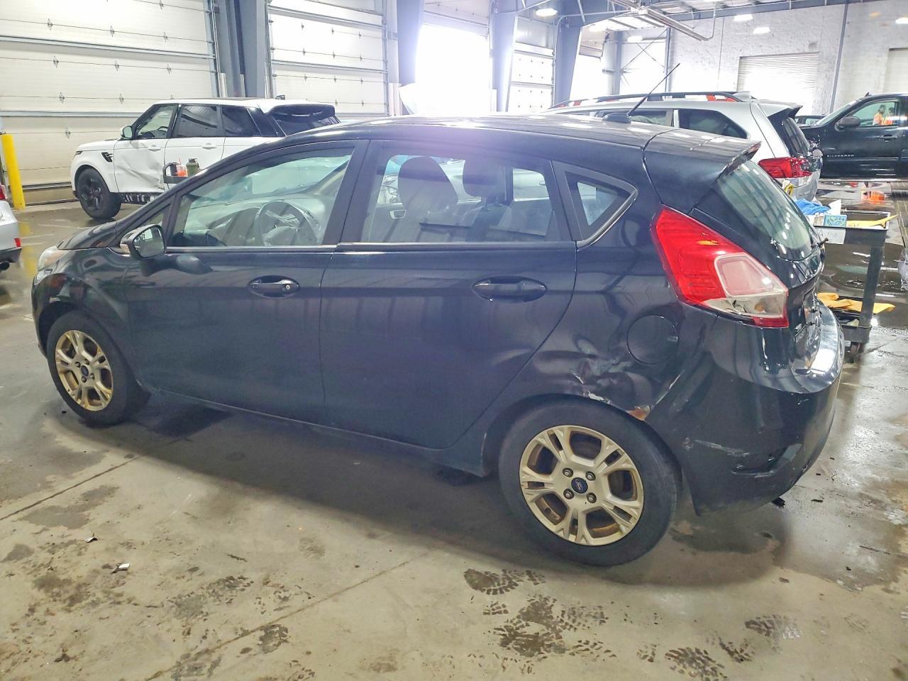 2014 Ford Fiesta Se - Фото 2
