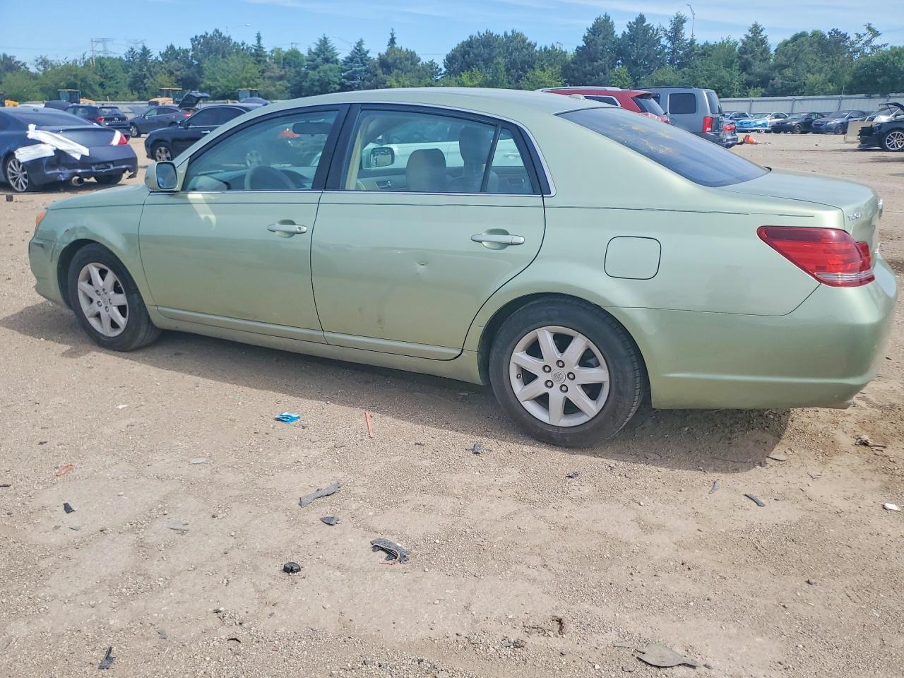 2010 Toyota Avalon Xl - Image 2
