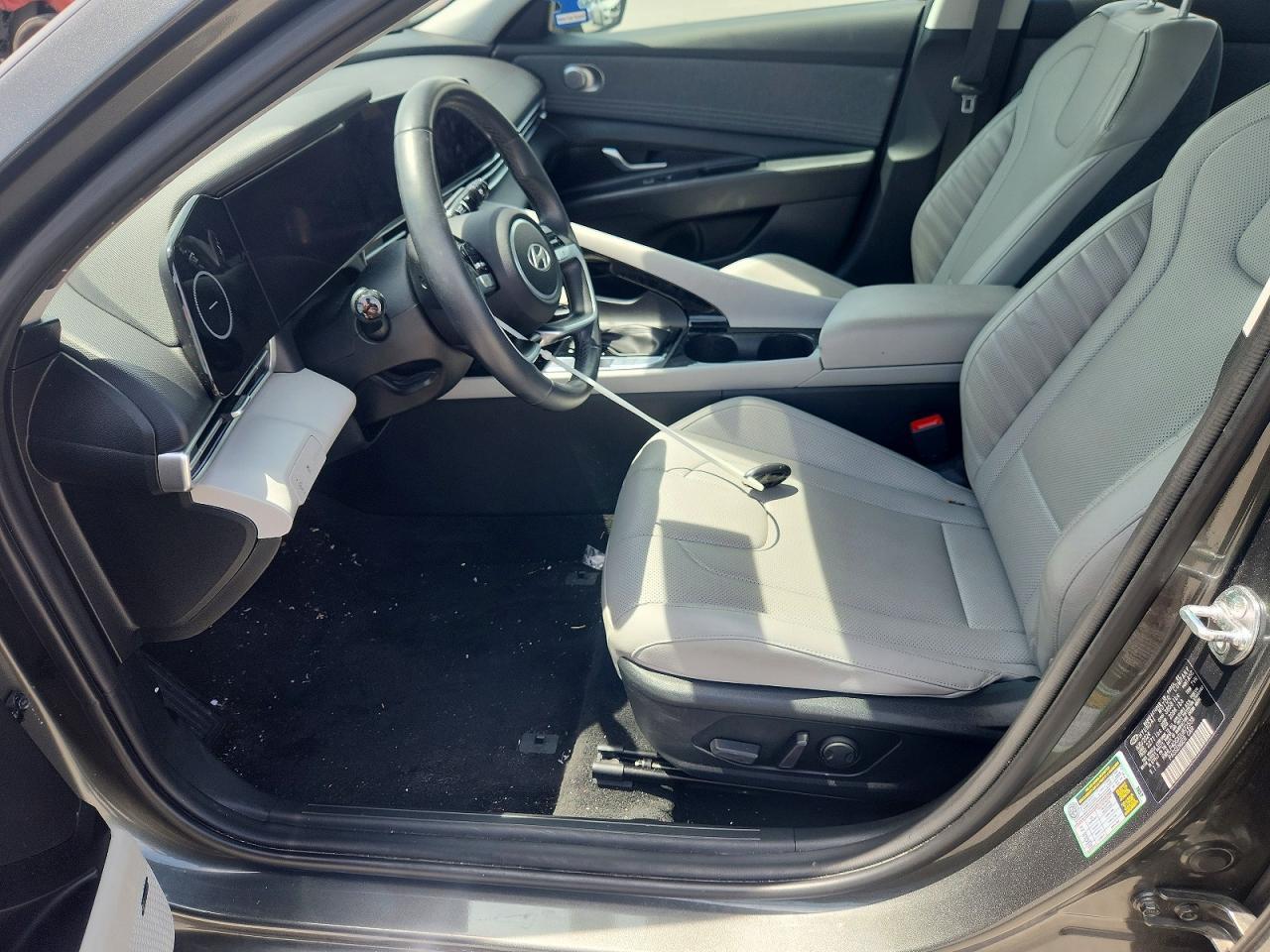 2025 Hyundai Elantra Limited - Image 7