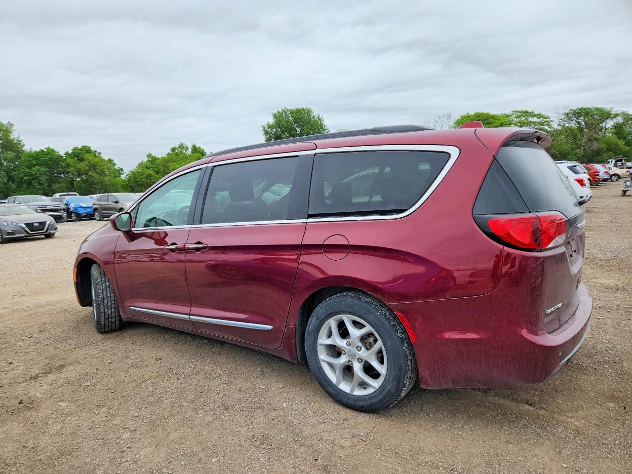 2017 Chrysler Pacifica Touring L - Фото 2