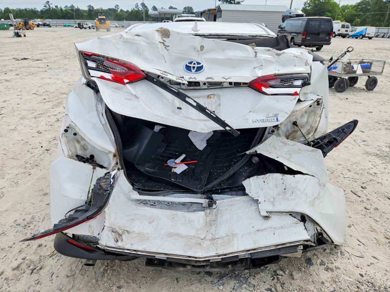 2022 Toyota Camry Le - Image 6