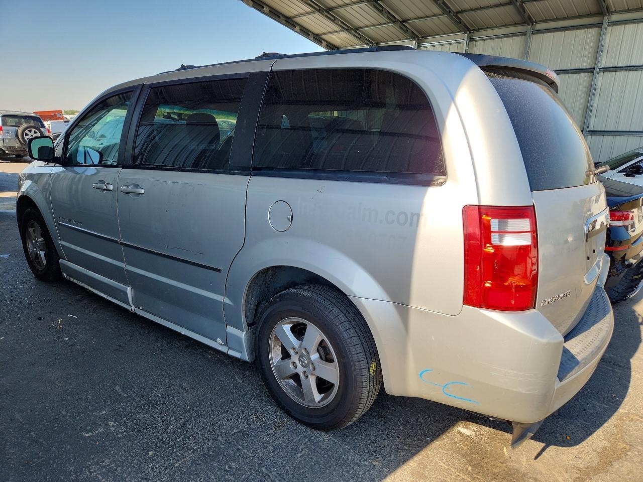 2010 Dodge Grand Caravan Sxt - Image 2