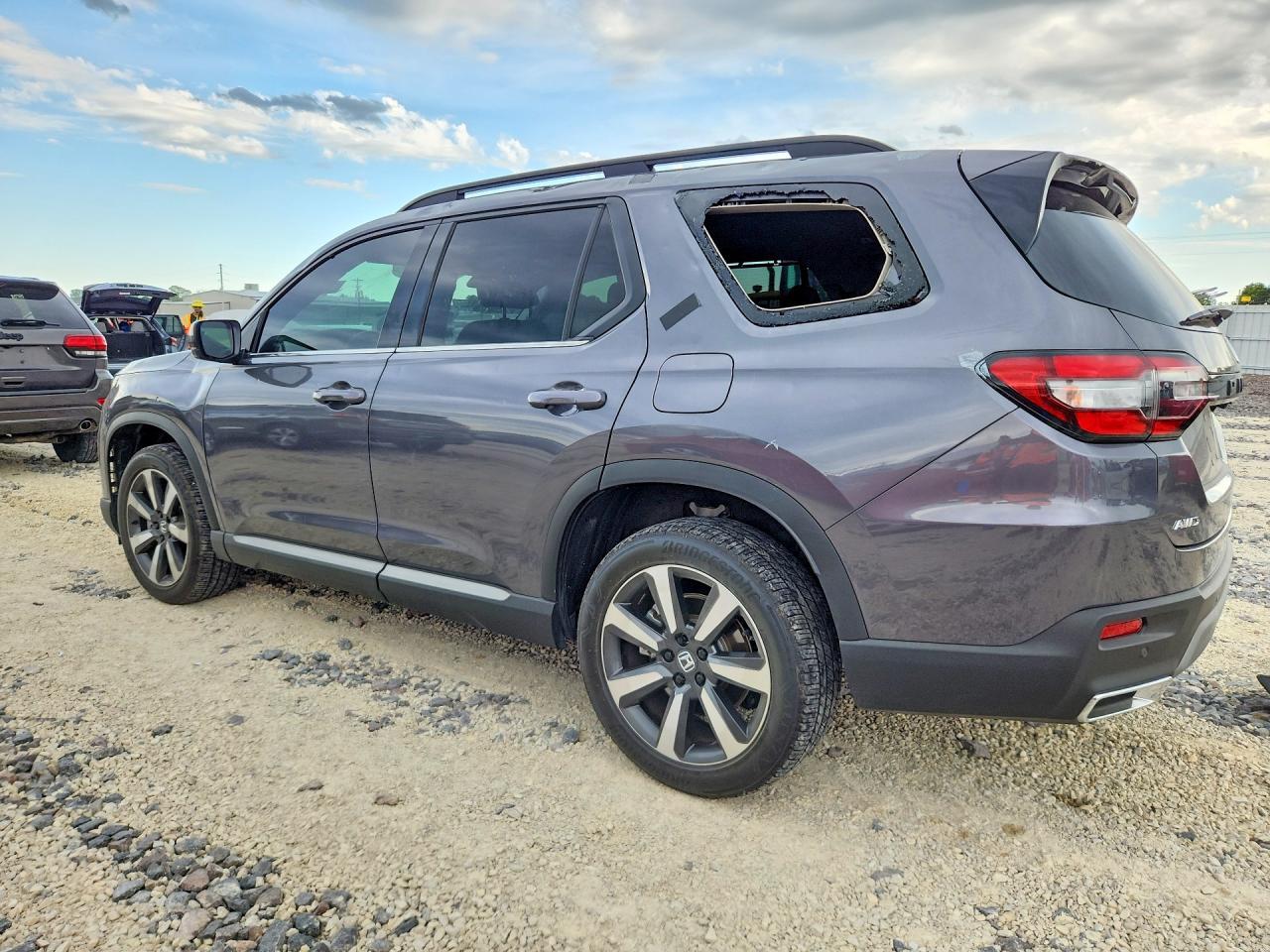 2025 Honda Pilot Touring - Фото 2