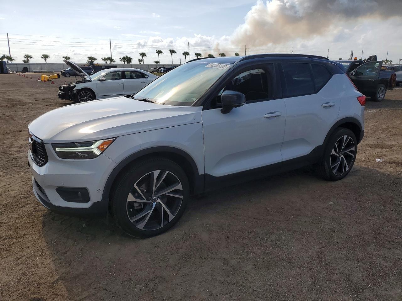 2022 Volvo Xc40 T5 R-Design