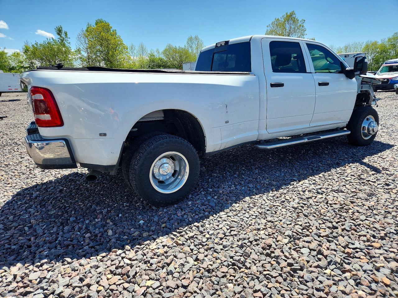 2023 Ram 3500 Tradesman - Фото 3