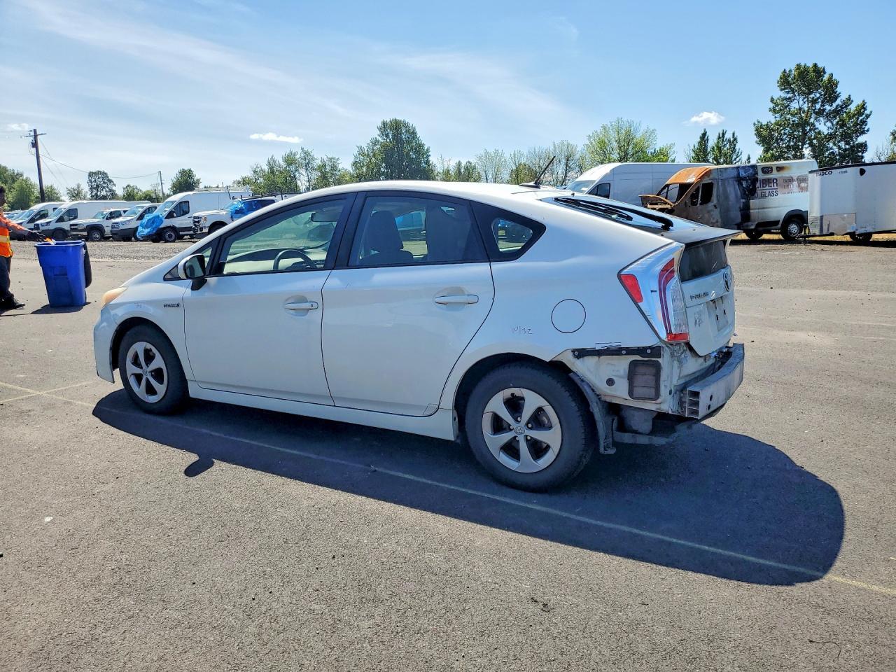 2013 Toyota Prius Three - Фото 2