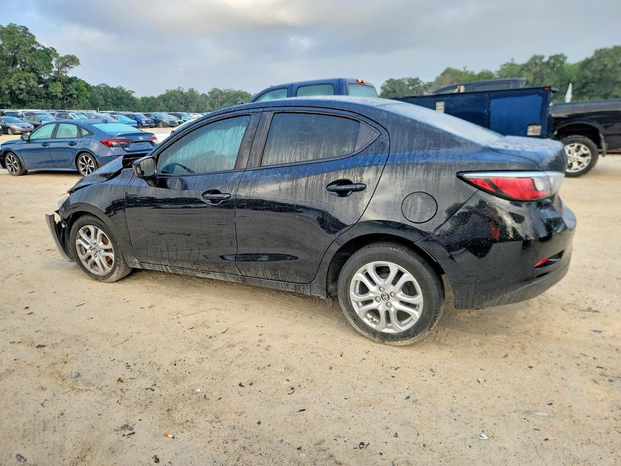 2017 Toyota Yaris Ia Base - Image 2