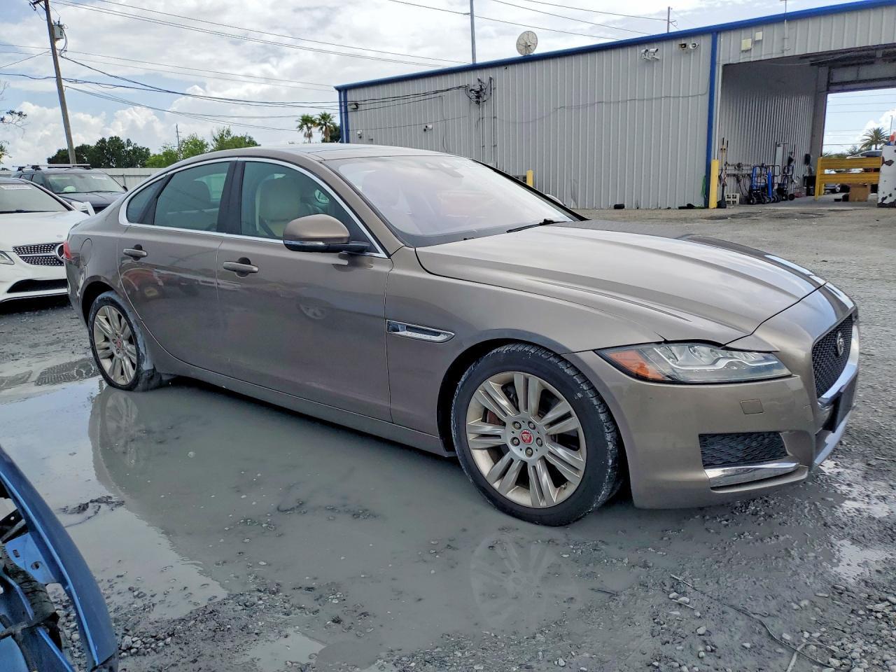2017 Jaguar Xf Prestige - Фото 4