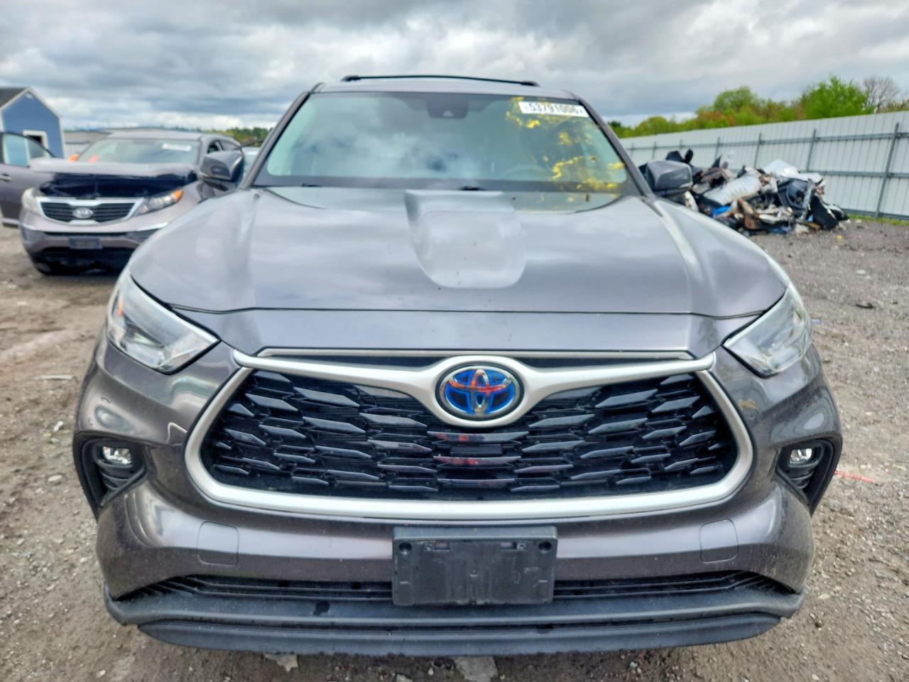 2022 Toyota Highlander Hybrid Le - Image 5