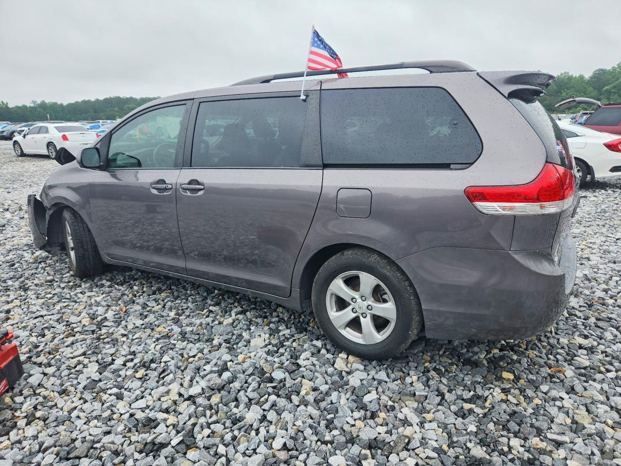 2012 Toyota Sienna Le - Фото 2