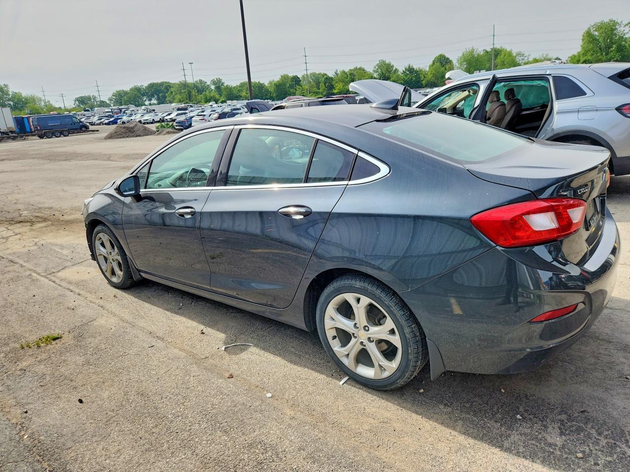 2017 Chevrolet Cruze Premier - Image 2