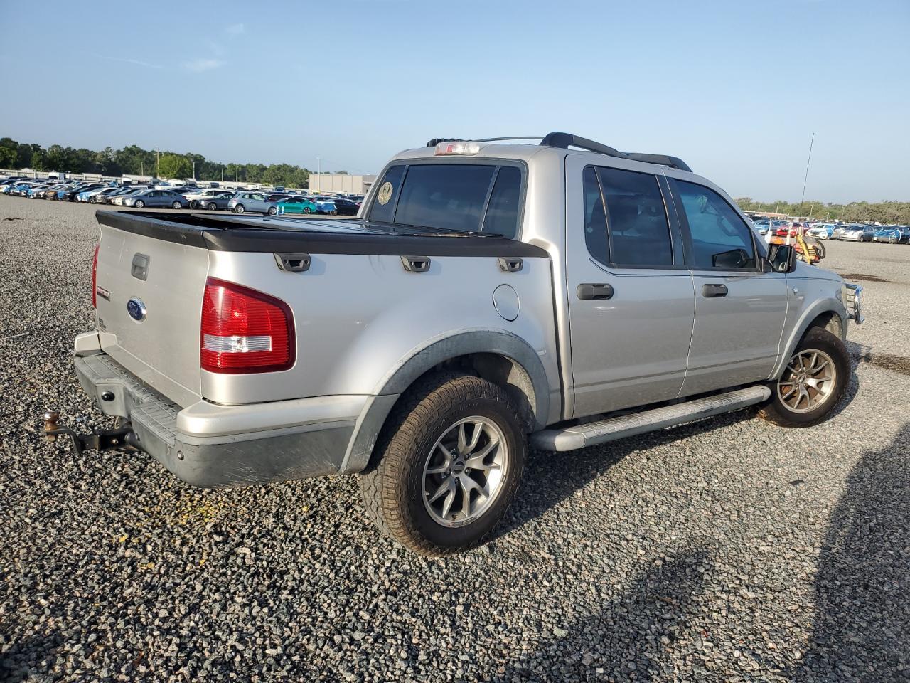 2008 Ford Explorer Sport - Фото 3