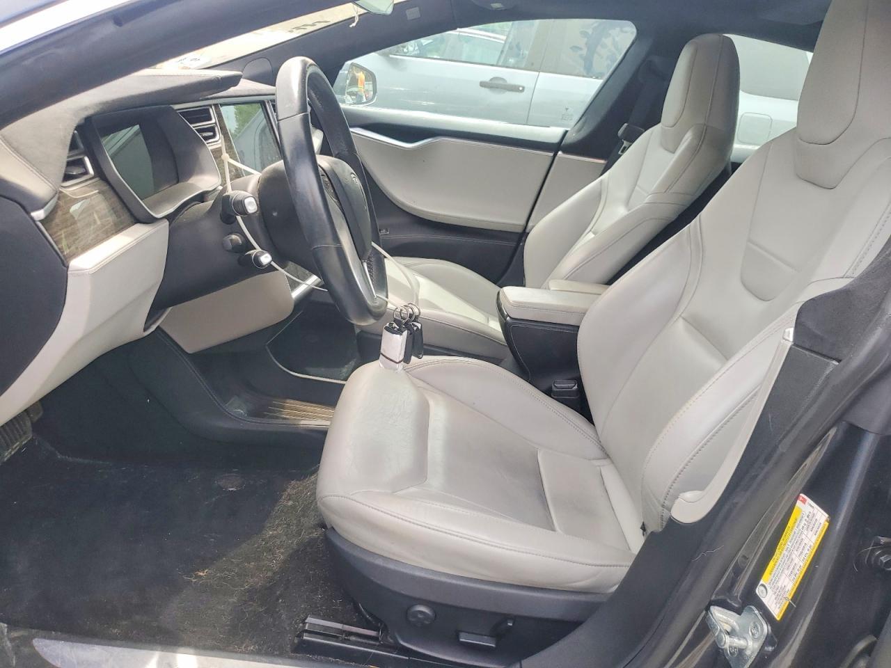 2015 Tesla Model S - Image 7