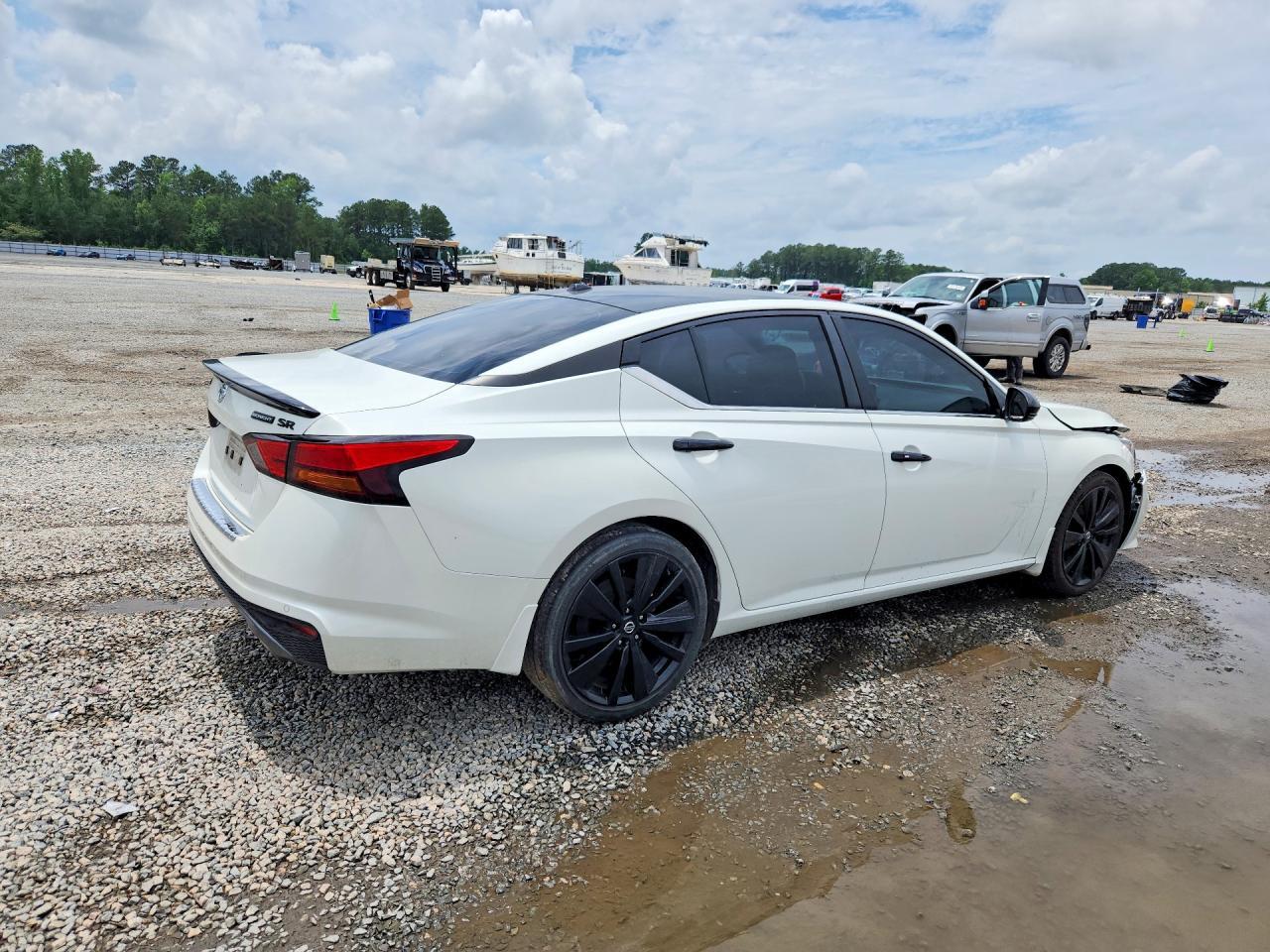 2022 Nissan Altima Sr - Фото 3