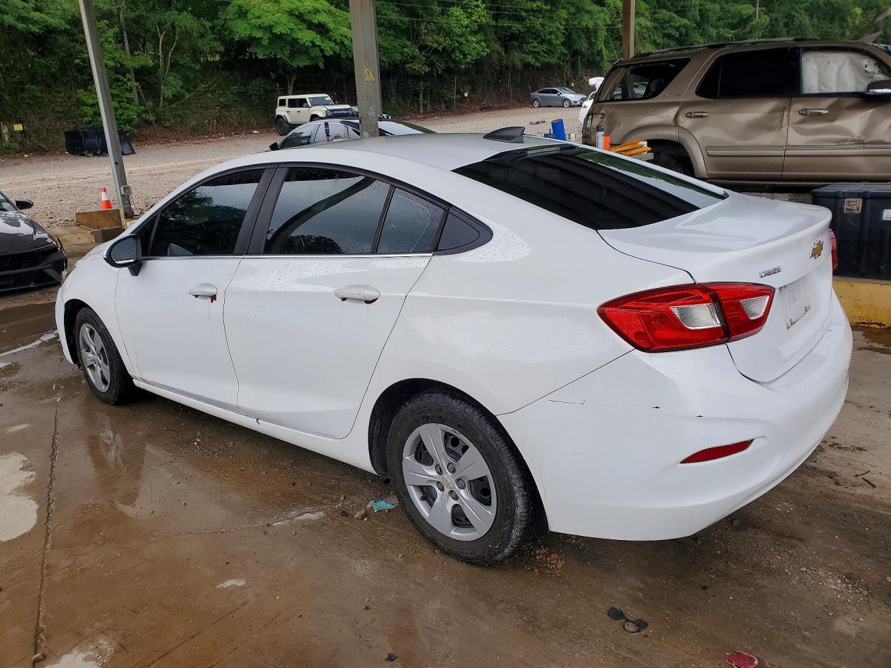 2018 Chevrolet Cruze Ls - Image 2