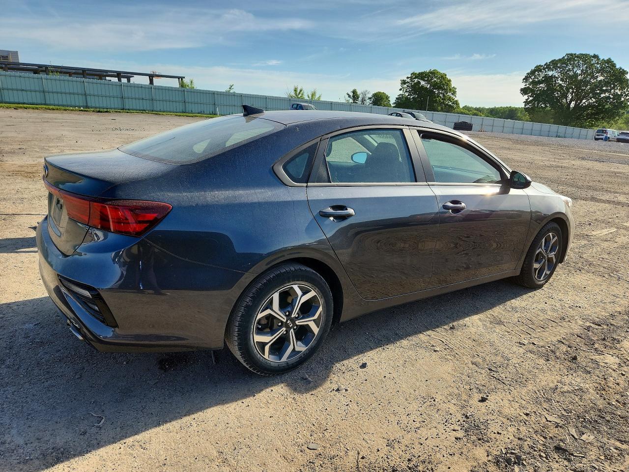 2019 Kia Forte Lxs - Image 3