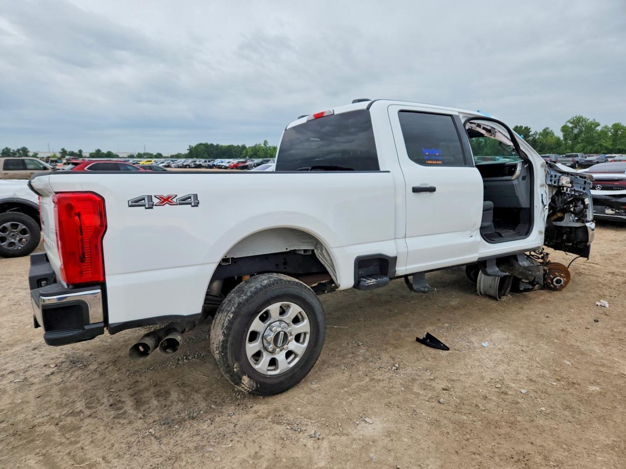 2024 Ford F250 Super Duty - Фото 3