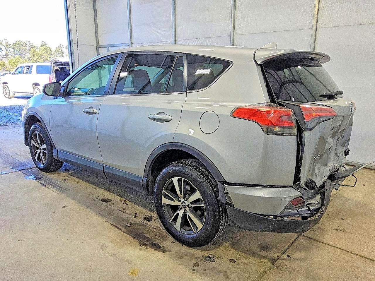 2018 Toyota Rav4 Xle - Фото 2