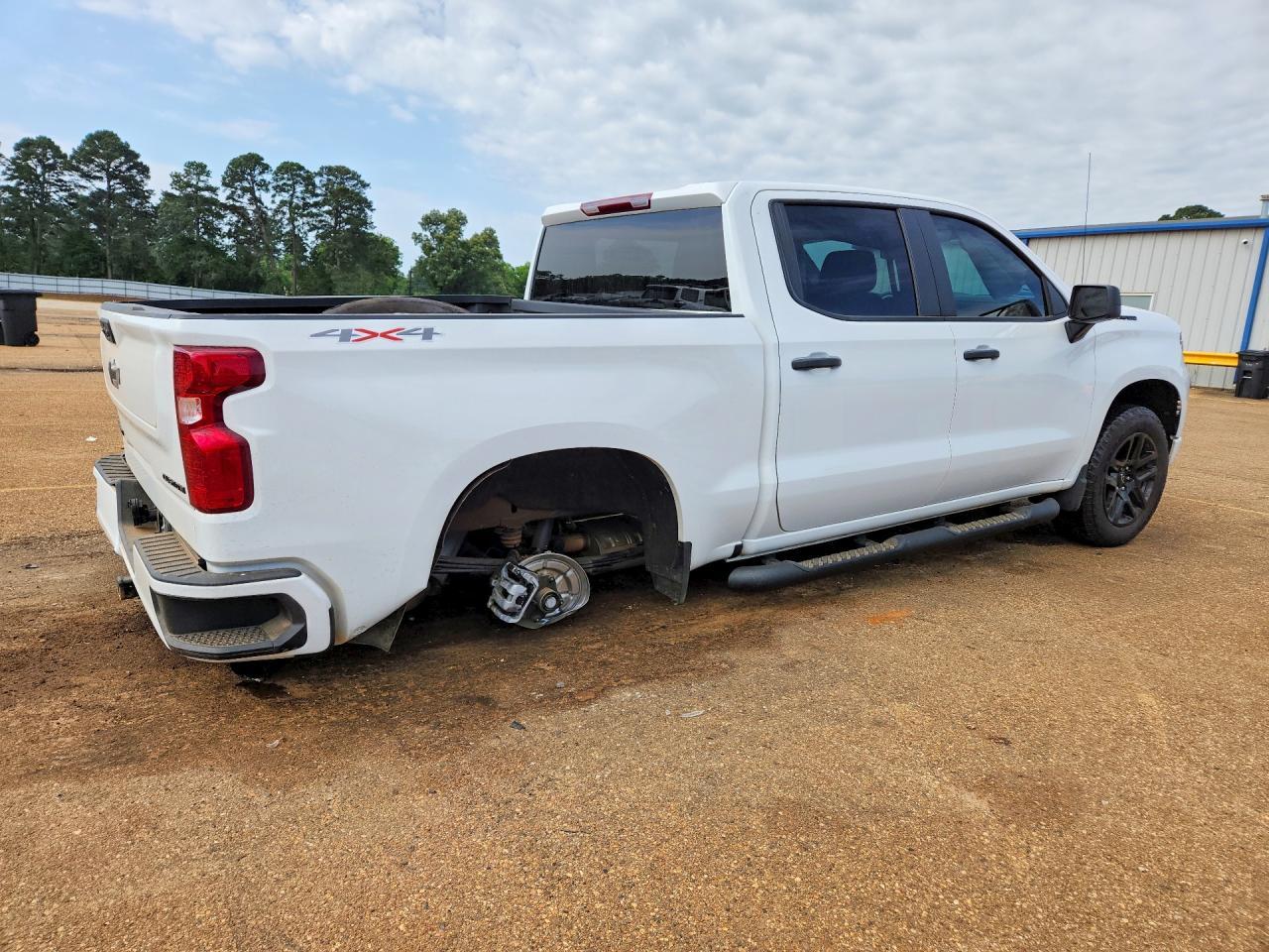 2026 Chevrolet Silverado K1500 Custom - Фото 3