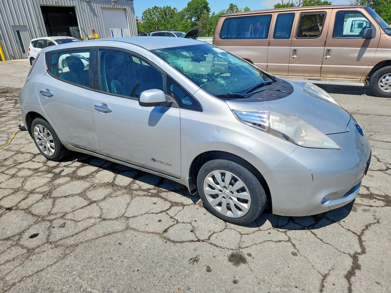 2015 Nissan Leaf S - Image 4