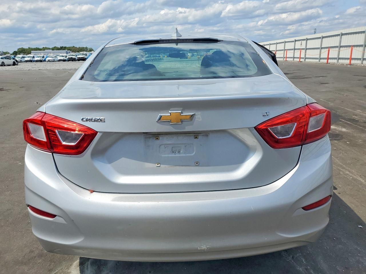 2017 Chevrolet Cruze Lt - Image 6