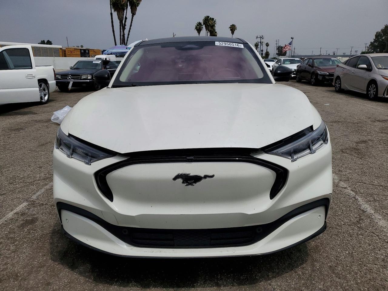 2021 Ford Mustang Mach-E Premium - Фото 5