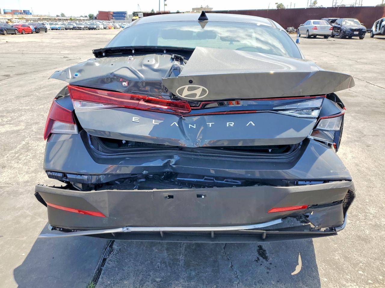 2025 Hyundai Elantra Se - Фото 6