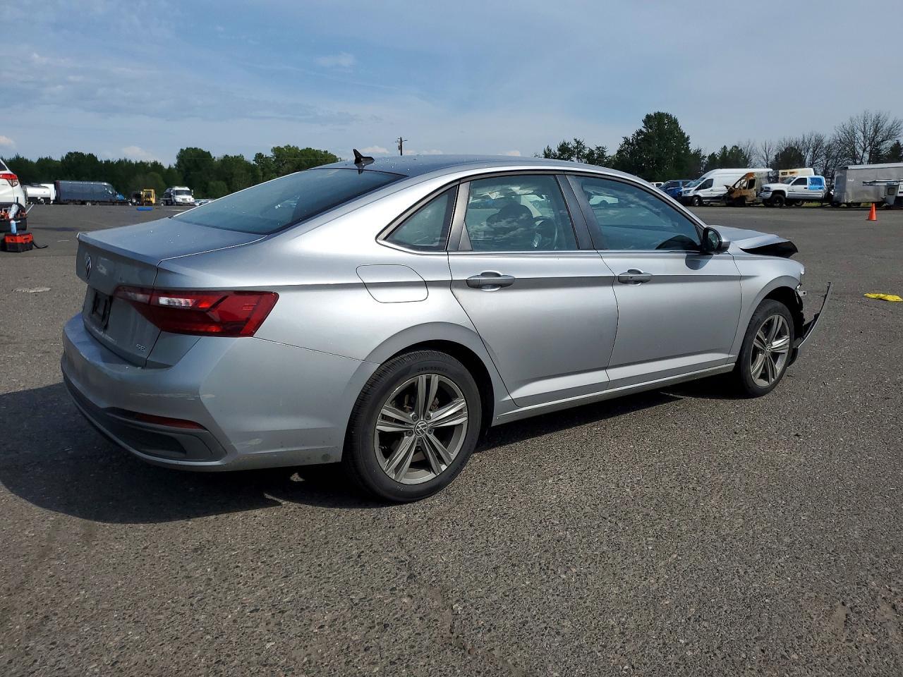 2022 Volkswagen Jetta Se - Image 3