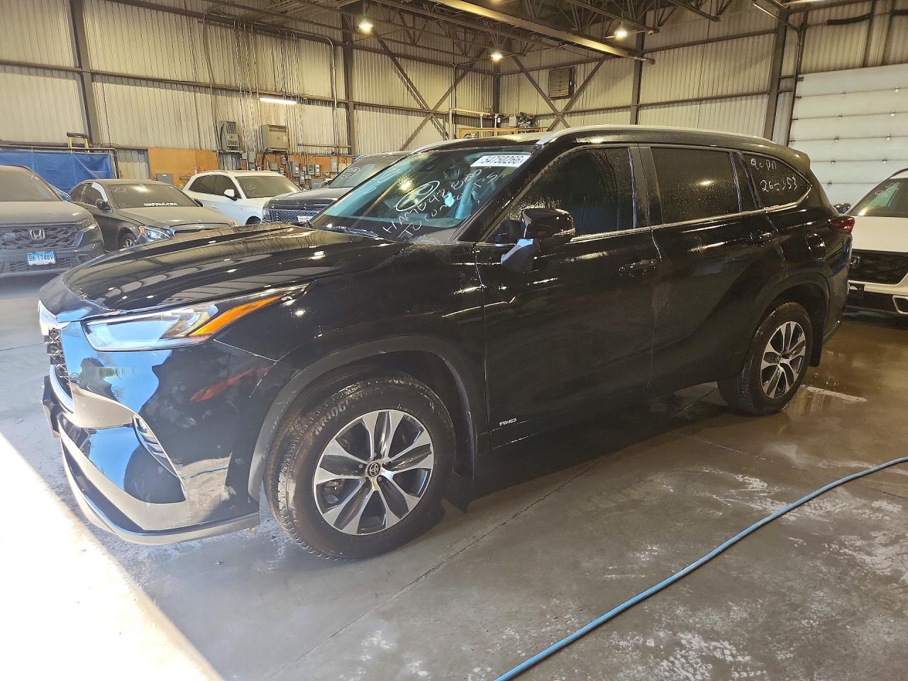 2025 Toyota Highlander Hybrid Xle