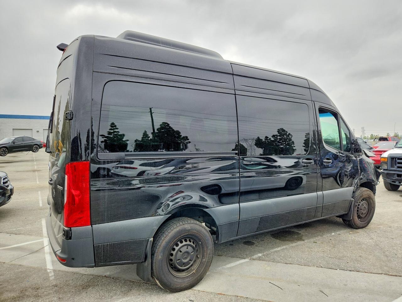 2025 Mercedes-Benz Sprinter - Image 3