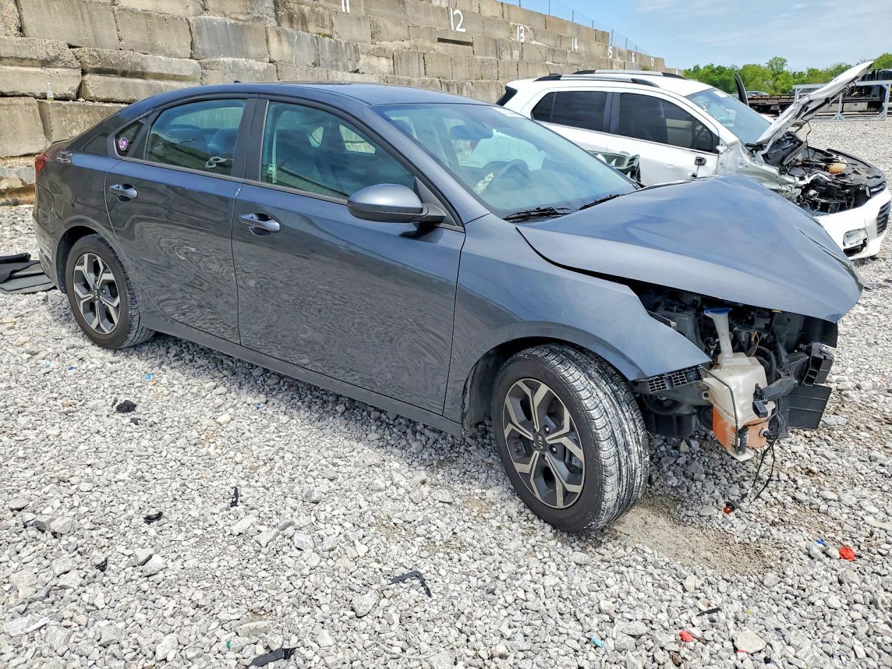 2019 Kia Forte Lxs - Image 4