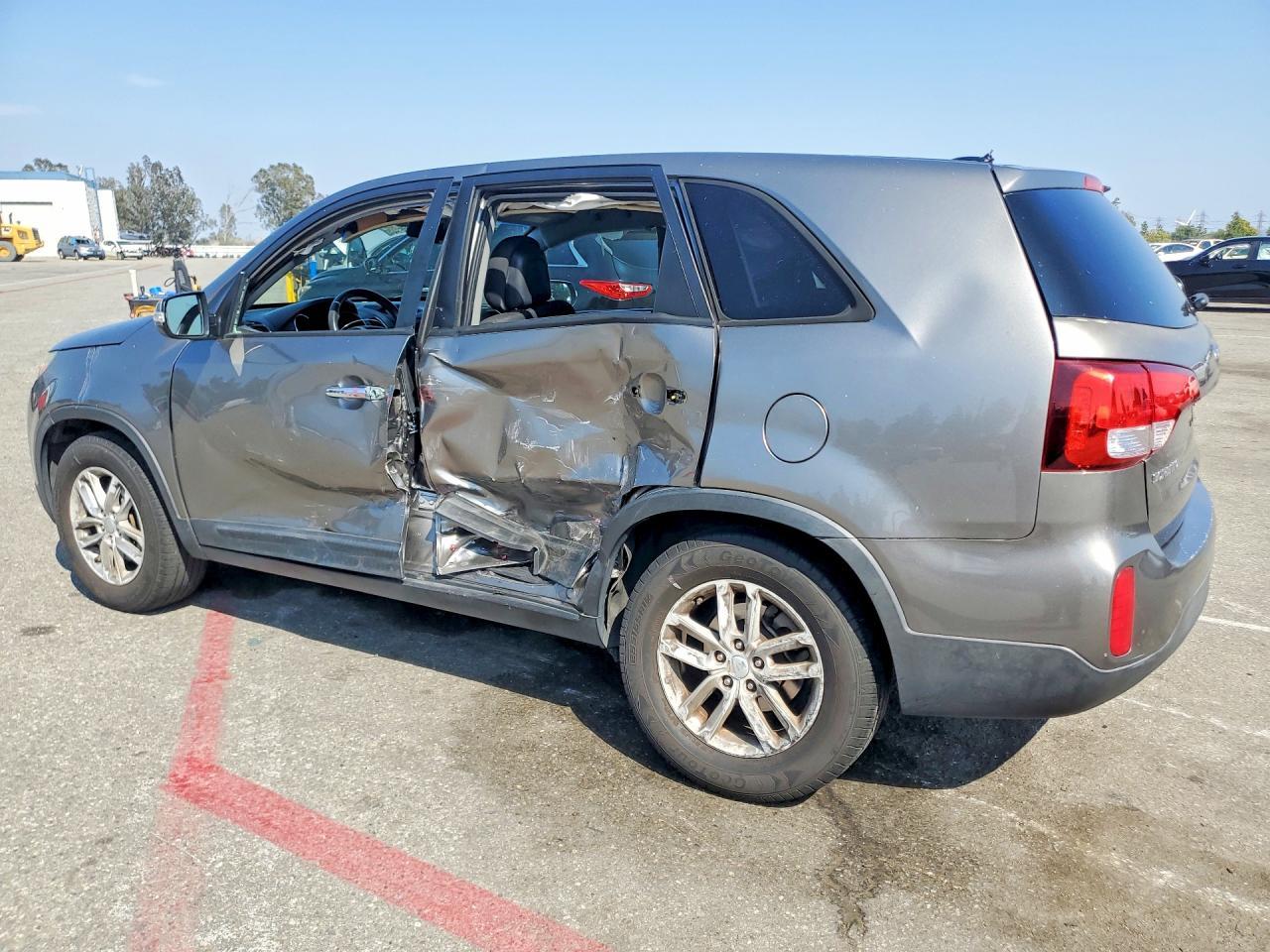 2014 Kia Sorento - Image 2