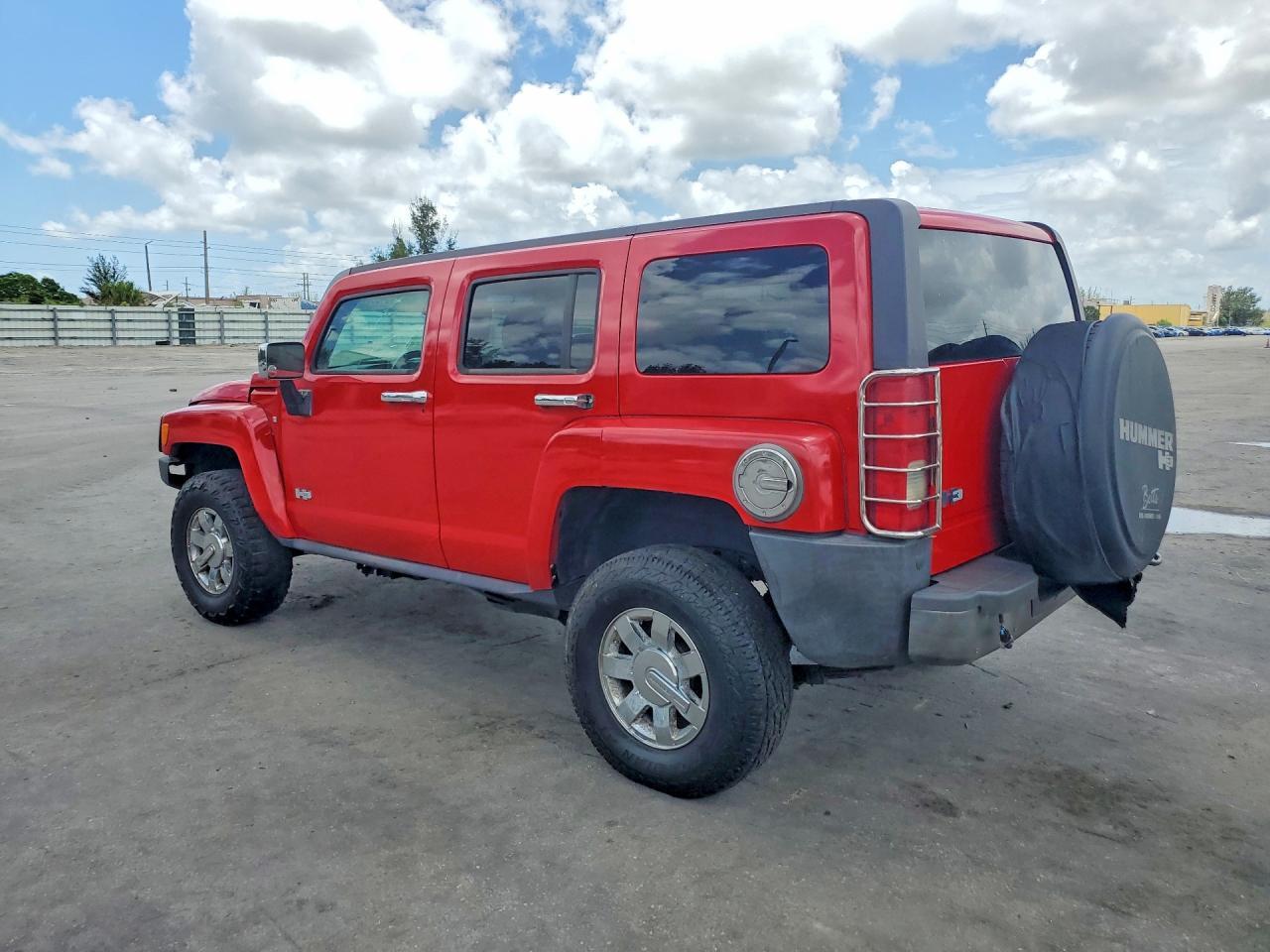 2006 Hummer H3 - Image 2