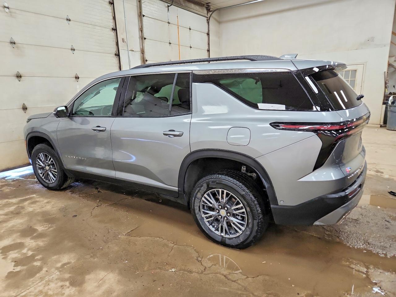 2025 Chevrolet Traverse Lt - Image 2
