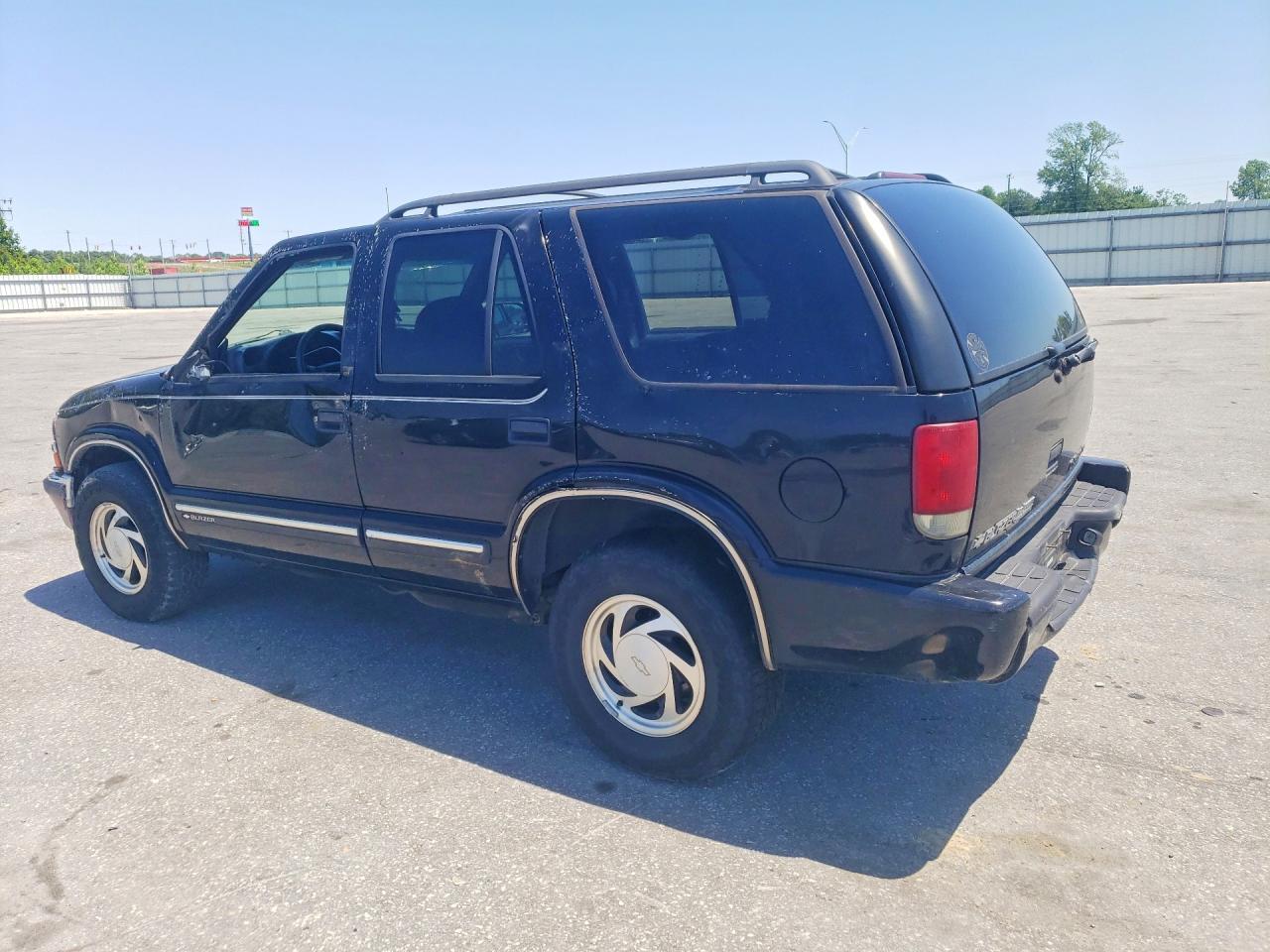 2000 Chevrolet Blazer - Image 2