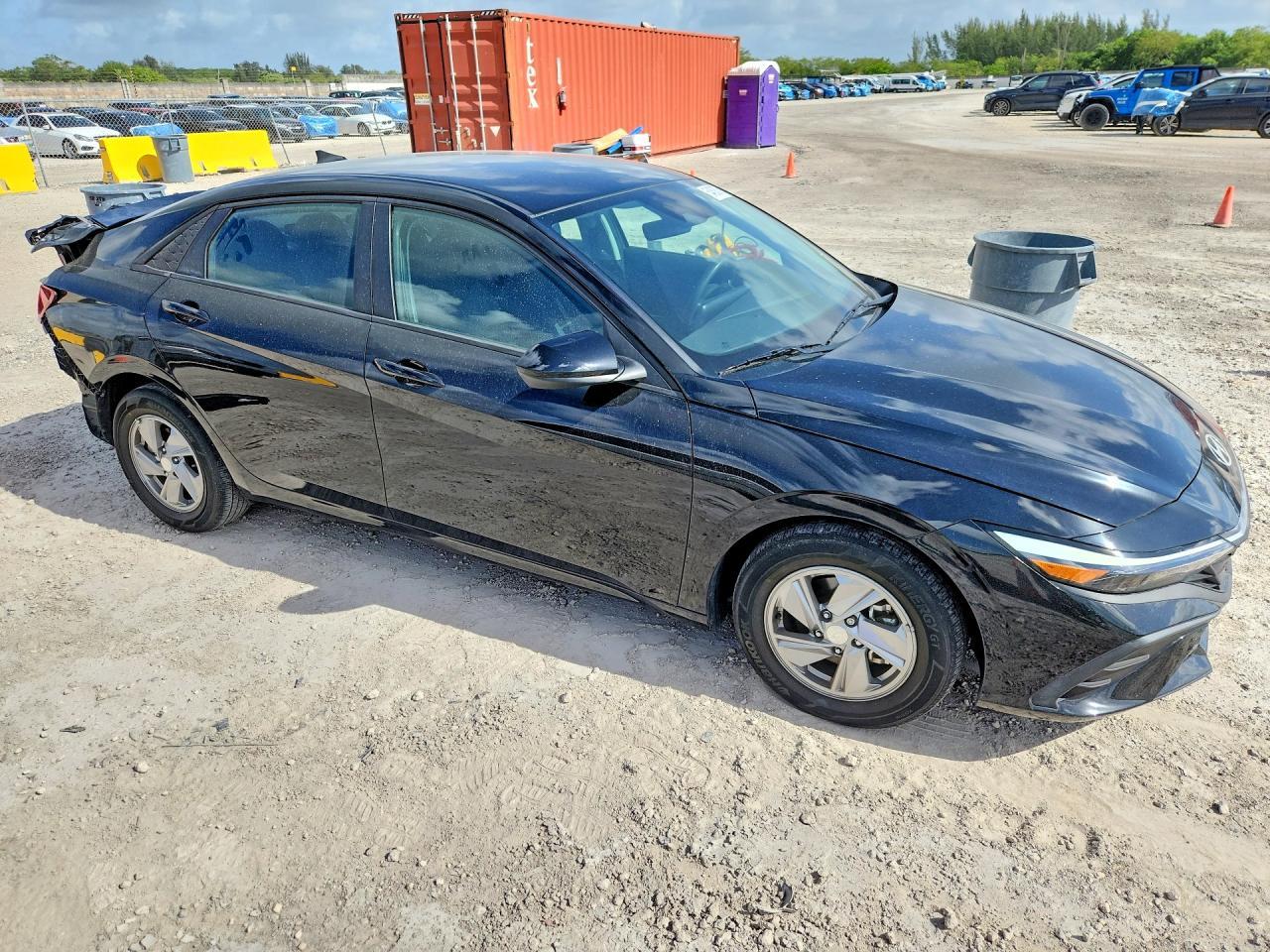 2025 Hyundai Elantra - Фото 4