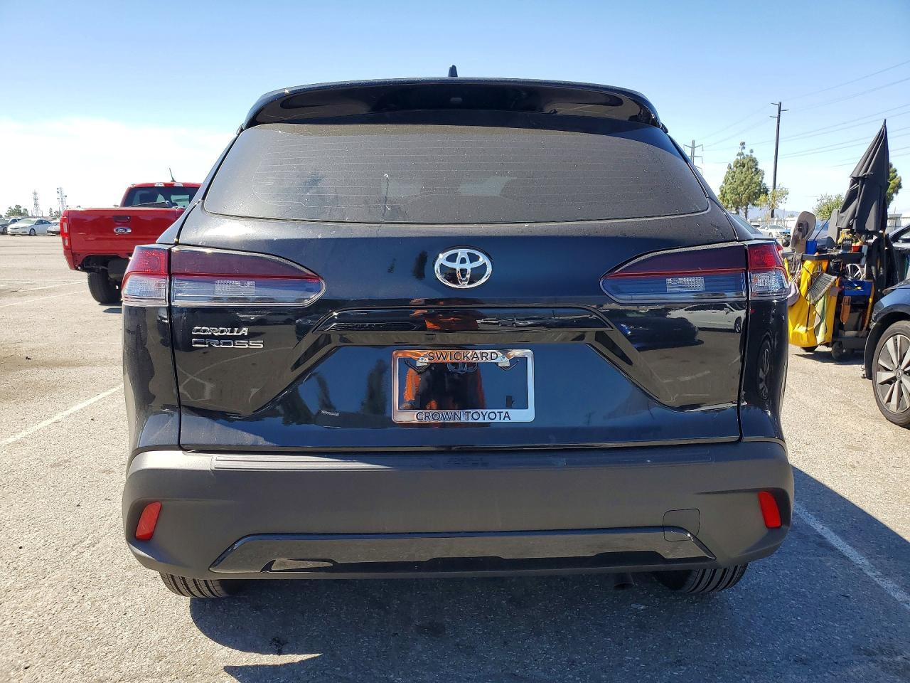 2026 Toyota Corolla Cross L - Image 6