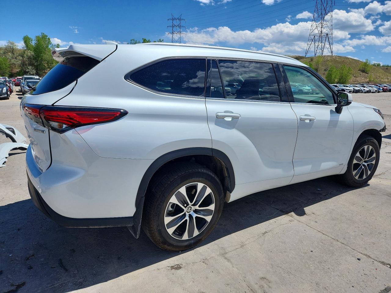 2022 Toyota Highlander Hybrid Xle - Image 3