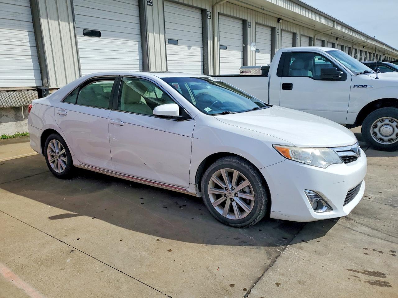 2014 Toyota Camry Xle - Image 4