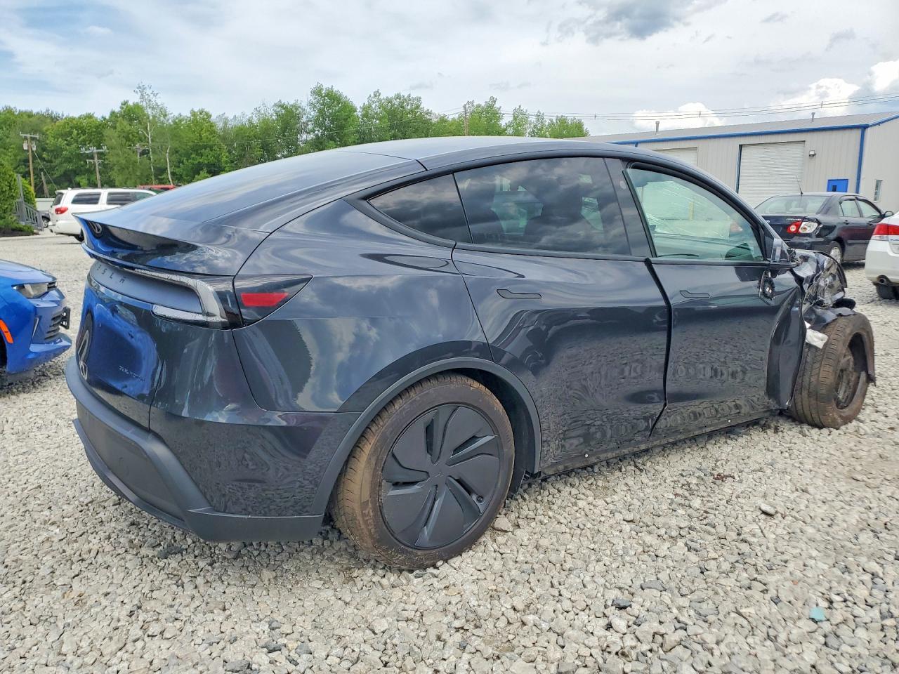 2026 Tesla Model Y - Фото 3