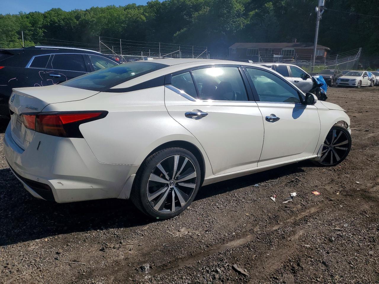 2020 Nissan Altima Platinum - Image 3