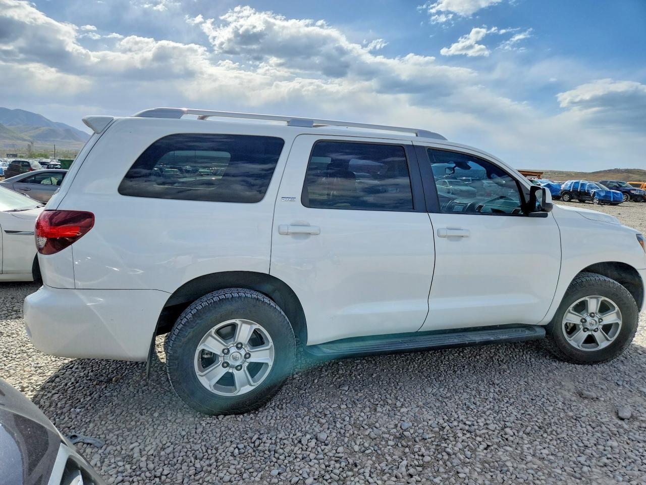 2018 Toyota Sequoia Sr5 - Фото 3