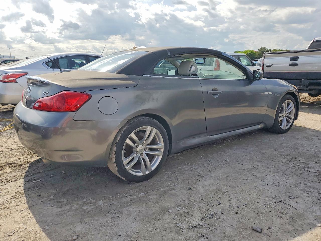 2010 Infiniti G37 Convertible Base - Фото 3