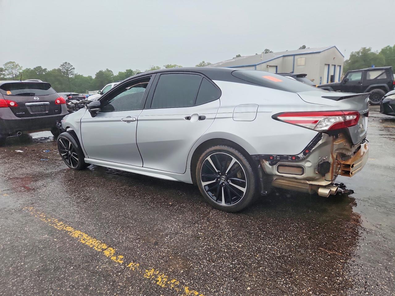 2018 Toyota Camry Xse - Image 2