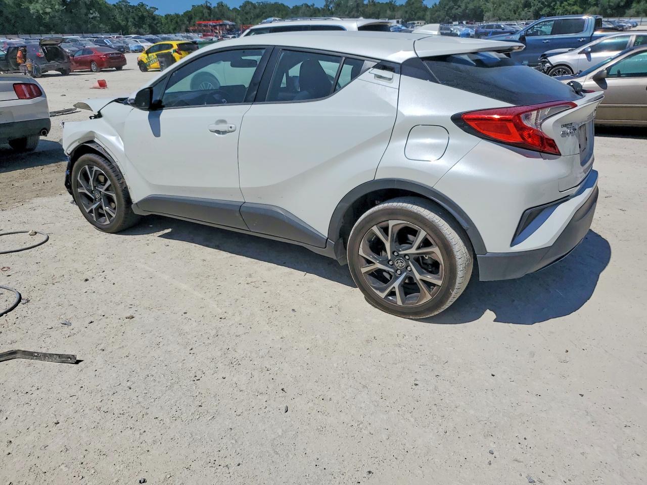2020 Toyota C-Hr Xle - Image 2