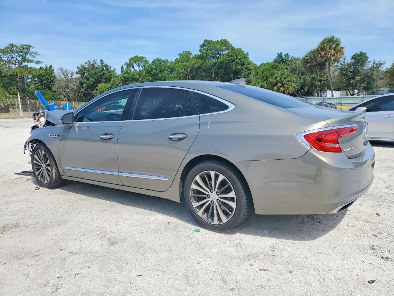 2017 Buick Lacrosse Essence - Image 2